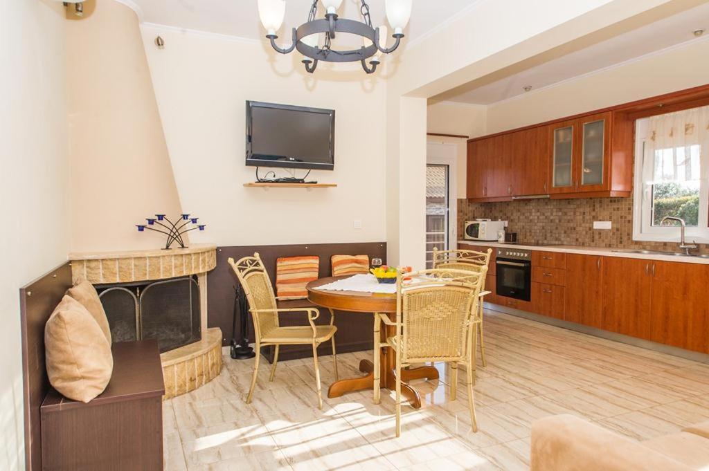 Cozy Flats In An Olive Grove By The Sandy Beach Kanalos Екстер'єр фото